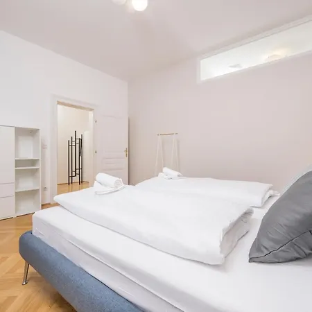 Luxury Suites Liechtenstein Wiedeń Zewnętrze zdjęcie